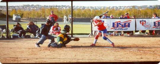 Picture of Danielle setting up to catch an inside pitch!